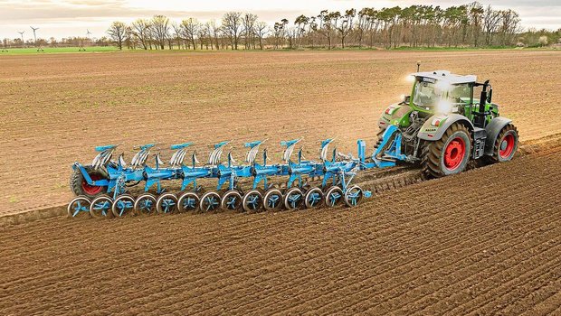 Der neue Lemken-Aufs Der neue Lemken-Aufsattelpflug hat einen integrierten Packer.Bild: Lemken