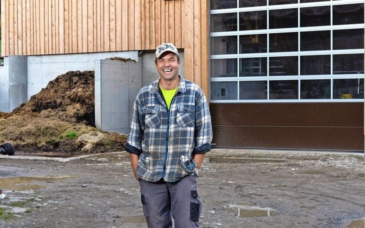 Meisterlandwirt Peter Mürner baute die Biogasanlage mit viel Eigenleistungen. Als Baupolier realisierte er den Fermenter in Eigenregie.