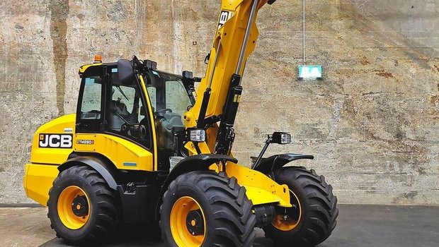 Die beiden neuen Tel Die beiden neuen Teleskop-Radlader-Modelle von JCB. Der TM280S (links) hat 130 PS und eine Anhängelast von 15 Tonnen. Der TM110 ist das kleinste Modell.Bild: Geraldine Zutter