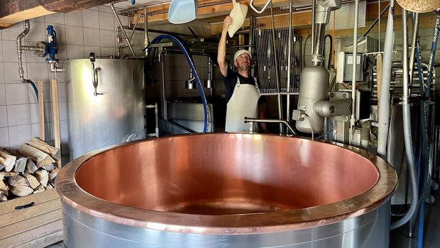 Der 1200 Liter grosse Käse-Kessel auf der Rinderalp im Berner Oberland.