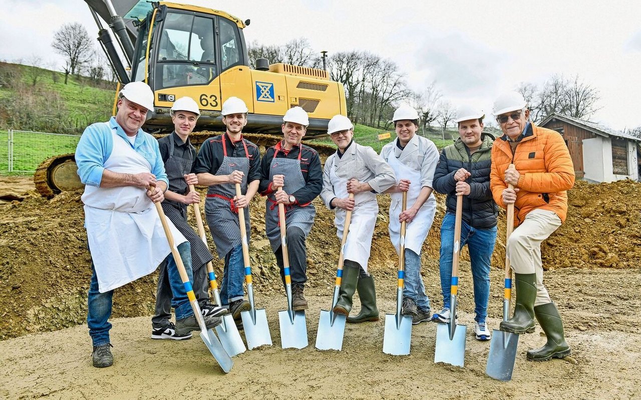 Spatenstich im Januar 2024: Peter Andrist, Finn Henz, Raffael und Christoph Jenzer, Martin und Michael Zimmermann, Marco Munzinger, Peter Issler (v. l. n. r).