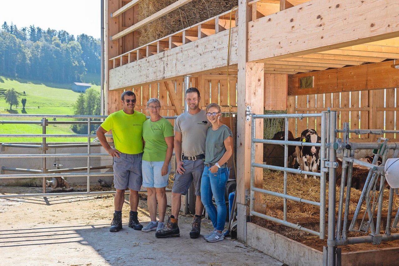 Familie Aerne ist sehr zufrieden mit dem Resultat des Baus: Emil, Erika, Christian und Cornelia Aerne (v. l.).