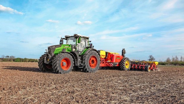 Der neue Fendt Vario Der neue Fendt Vario 832 ist mit über 340 PS Motorleistung das Zugpferd der neuen Baureihe. Die Leistung stammt von einem Agco-Power-Motor.