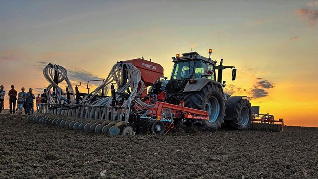 Die Swiss-Seed-Profi Die Swiss-Seed-Profi-Säkombination ist eine flexible Präzisionssämaschine für alle Saaten ausser Einzelkorn und kann sowohl für die Mulch- als auch für die Pflugsaat eingesetzt werden.